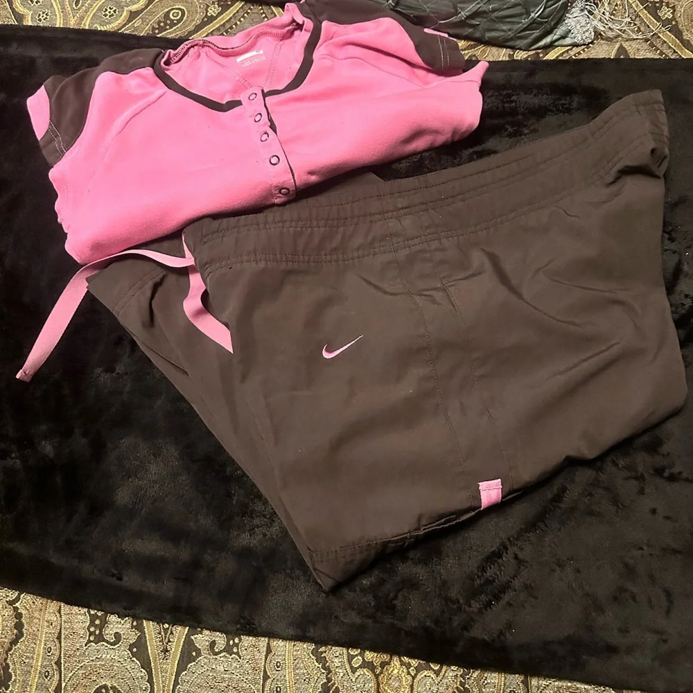 Nike Capri style pants with drawstring accent at the ankle and at the waist line - Picture 2 of 3